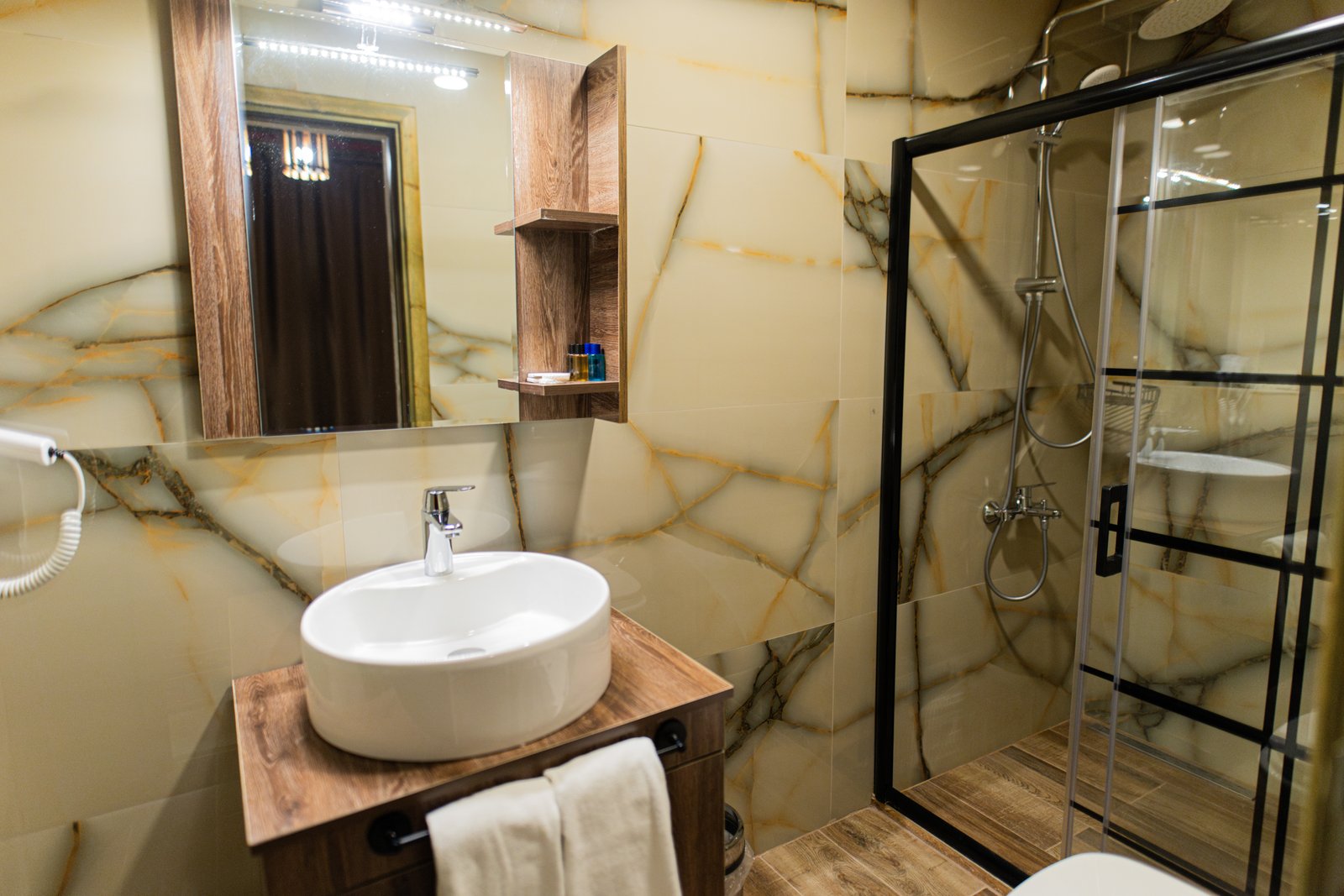 Economic Family bathroom main view